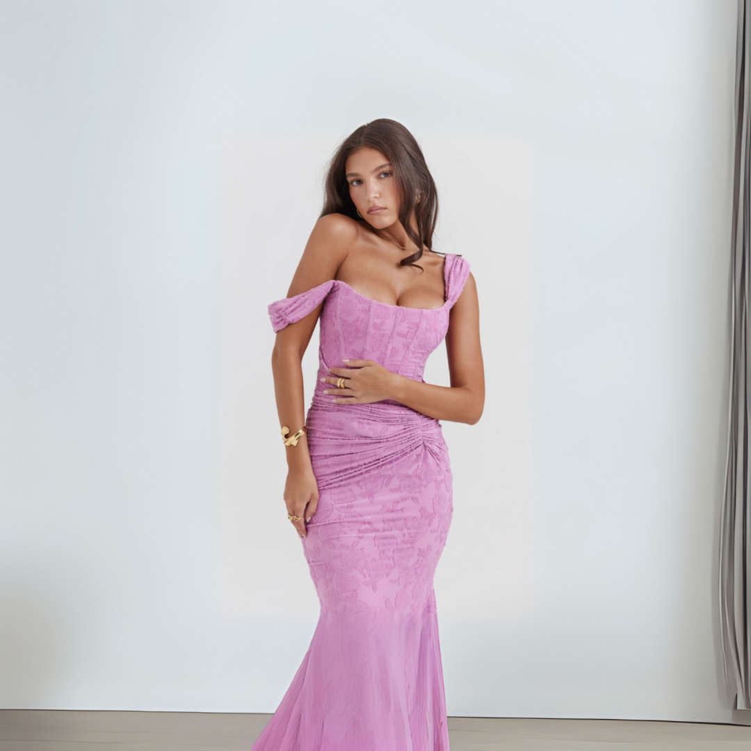 Ariana | Sukienka z wyciętym rozcięciem